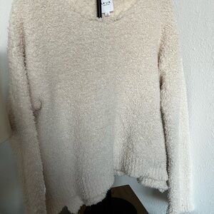 Le Lis Collection cozy Cream sweater Size Large